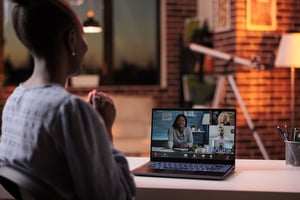 female-team-lead-chatting-with-coworkers-online-meeting-using-videocall-software-laptop-businesspeople-having-discussion-videoconference-telecommunications-remote-teamwork-concept (1)